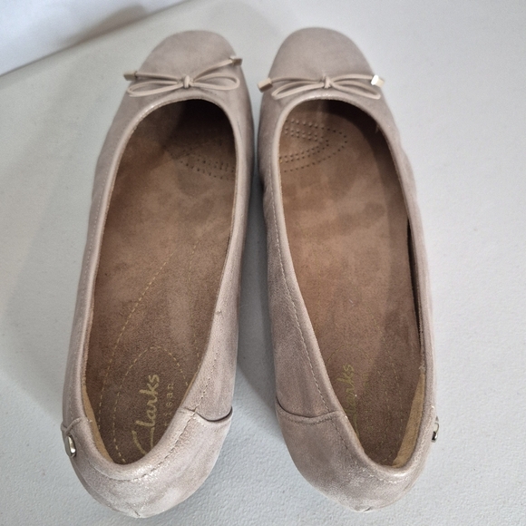 Clarks Artisan Candra Light Champagne Leather Ballet Flat Slip-On Shoe - Size 9 - Picture 10 of 13